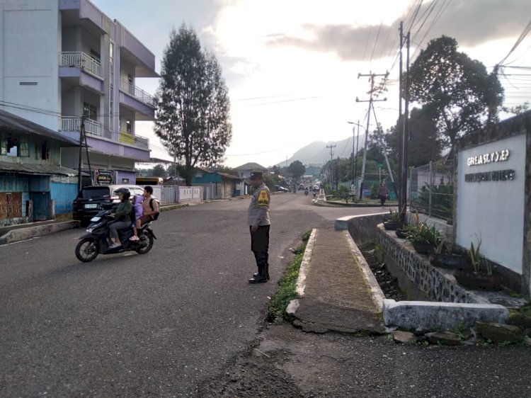 Kepadatan Jelang Natal dan Tahun Baru, Polres Manggarai Laksanakan Strong Point di Sejumlah Titik Rawan