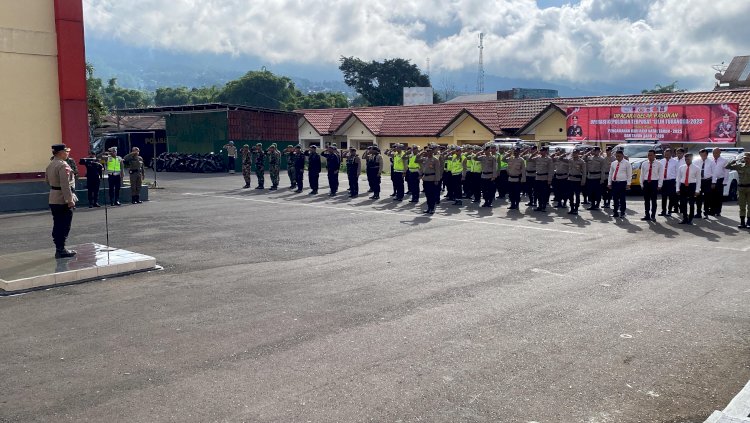 AMANKAN  NATAL DAN TAHUN BARU POLRES MANGGARAI  BERSAMA FORKOMPINDA  DAN INTANSI TERKAIT  LAKSANAKAN APEL  GELAR PASUKAN OPRASI  KEPOLISIAN TERPUSAT “LILIN TURANGGA 2025”