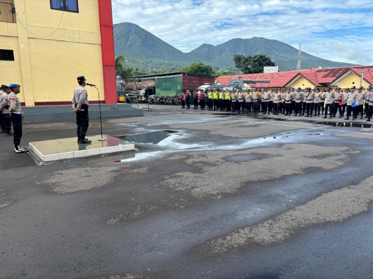 Waka Polres Manggarai Pimpin Apel Pergeseran Pasukan Pengamanan Natal 2025 dan Tahun Baru 2026