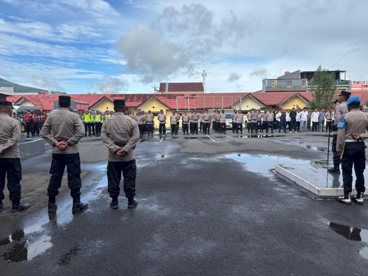 Waka Polres Manggarai Pimpin Apel Pergeseran Pasukan Pengamanan Natal 2025 dan Tahun Baru 2026