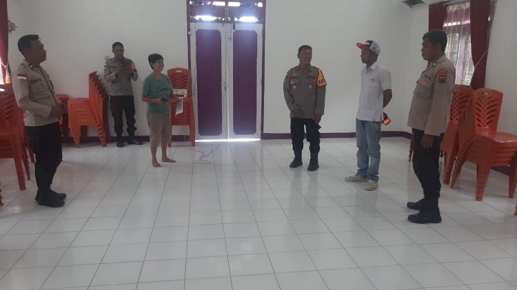 Kapolsek Reo Lakukan Pengecekan Personel PAM Gereja Menjelang Perayaan Misa Natal 2025  Pastikan  Ibadah Natal berjalan aman.