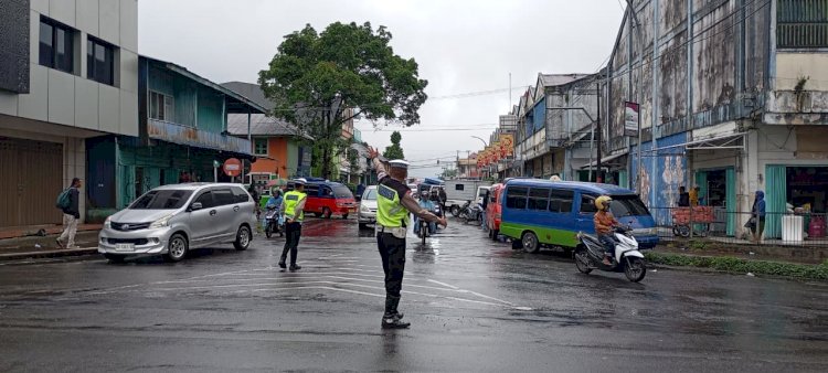 GIAT PATROLI KRYD, PAMTURLALIN DAN HIMBAUAN KAMSELTIBCAR LANTAS SAT LANTAS POLRES MANGGARAI DI KOTA RUTENG