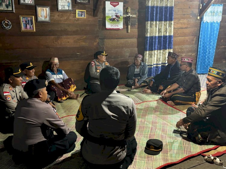 PASTIKAN SITUASI KONDUSIF PADA PUNCAK MALAM TUTUP TAHUN, KAPOLRES MANGGARAI SAMBANGI WARGA  SAMPAIKAN  HIMBAUAN KAMTIBMAS.