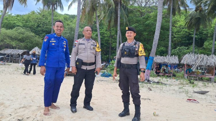 Menjaga Keamanan dan Kenyamanan Masyarakat Pasca Libur Tahun Baru, Personel Polsek Reo, Bhabinkamtibmas dan Sat Polairud Laksanakan Pengamanan di Pantai Torong Besi