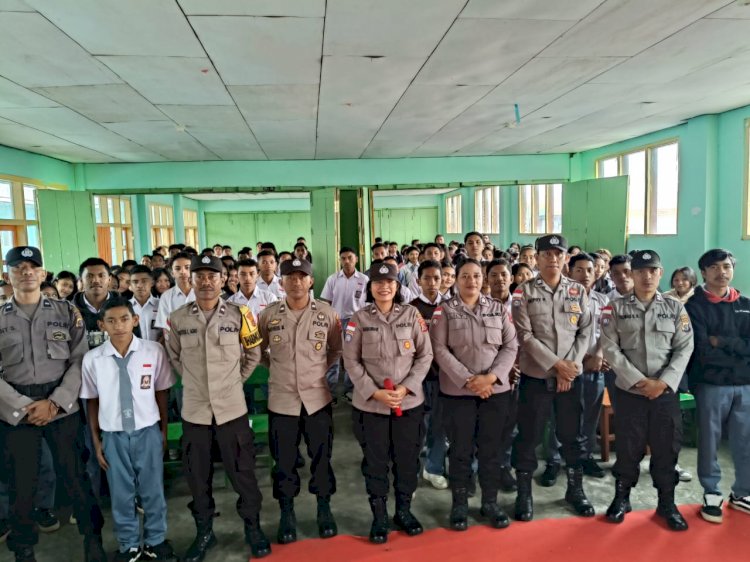 Satbinmas Polres Manggarai Gelar Program Go to School di SMK Karya, Edukasi Bahaya Bullying