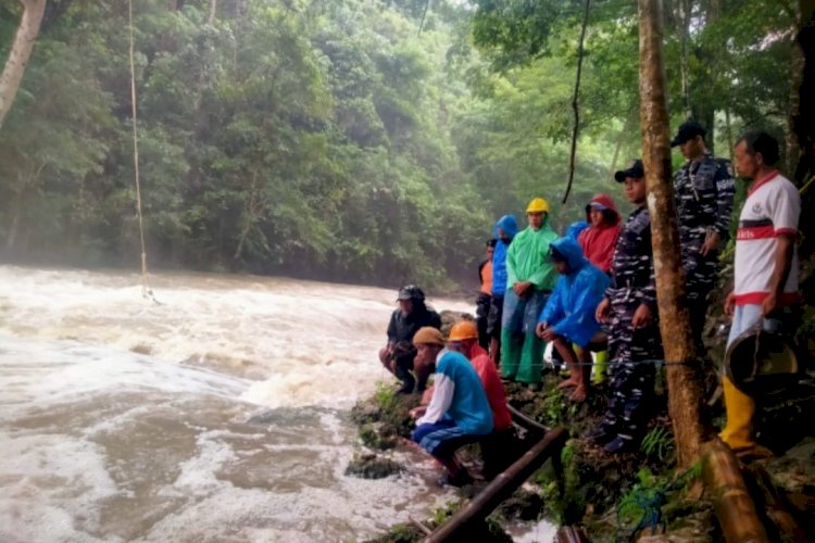 Hari Kedua Pencarian Korban Tenggelam di Air Terjun Tiwu Pai, Tim SAR dan Polsek Reo Hadapi Cuaca Ekstrem