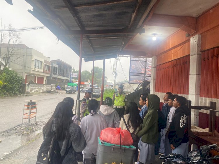 Sat Lantas Polres Manggarai Laksanakan Patroli KRYD dan Himbauan Kamseltibcarlantas di Kota Ruteng