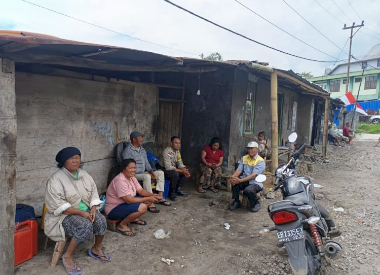 Bhabinkamtibmas Kelurahan Carep Laksanakan Patroli dan Sambang Warga, Sampaikan Imbauan Kamtibmas dan Waspada Cuaca Ekstrem