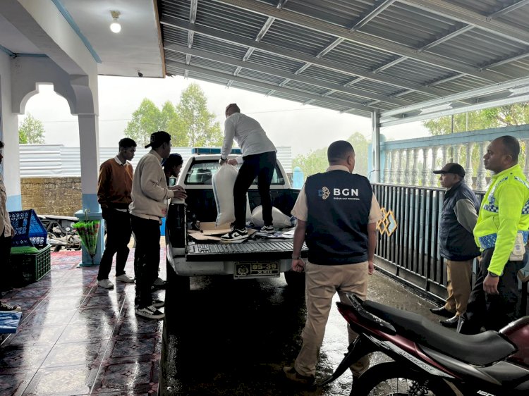 Sat Lantas Polres Manggarai Distribusikan Bantuan Logistik untuk Korban Bencana Alam di Lamba Leda