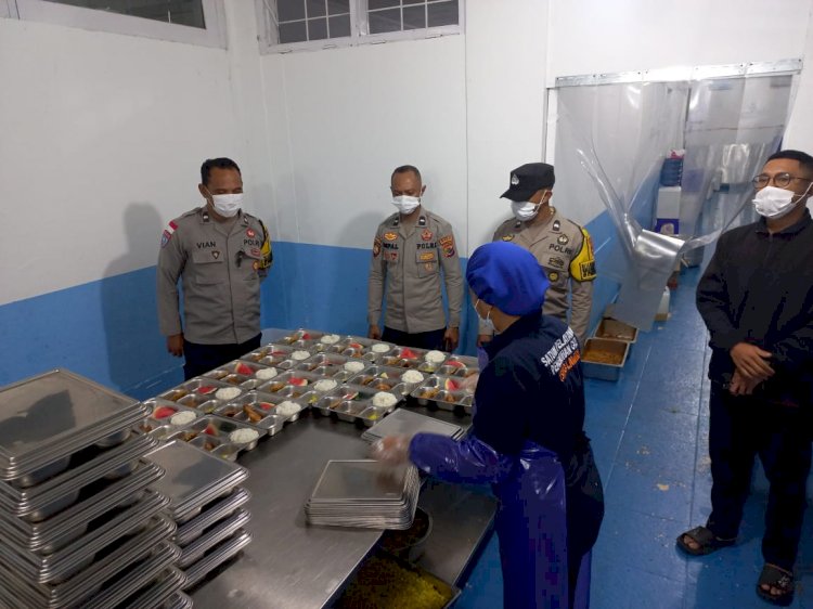 Bhabinkamtibmas Polres Manggarai Sambangi Dapur SPPG Lawir, Dukung Pemenuhan Gizi dan Program Nasional