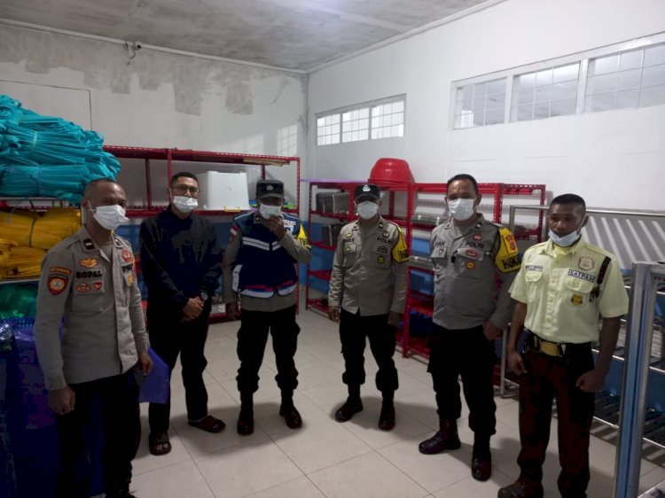 Bhabinkamtibmas Polres Manggarai Sambangi Dapur SPPG Lawir, Dukung Pemenuhan Gizi dan Program Nasional