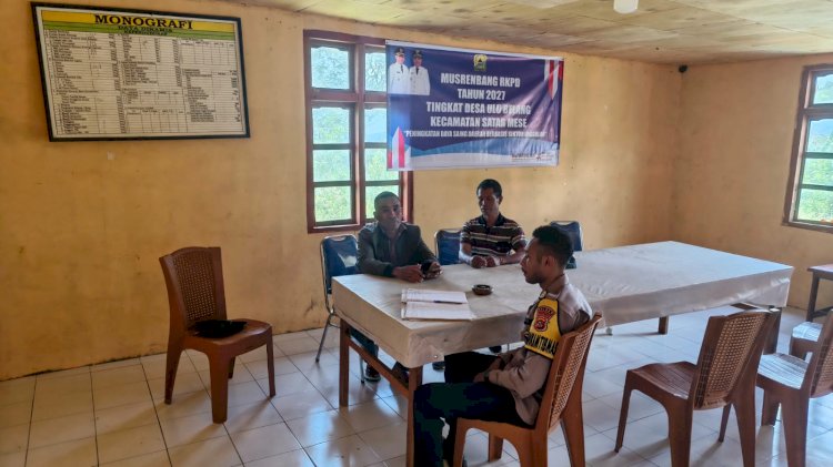 Bhabinkamtibmas Polres Manggarai Laksanakan Patroli dan Sambang di Kantor Desa Ulubelang