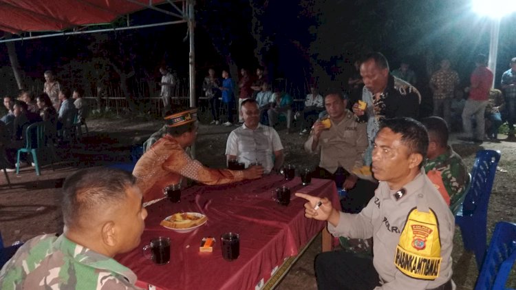 Bhabinkamtibmas Polsek Reo Amankan Resepsi Pernikahan di Desa Salama