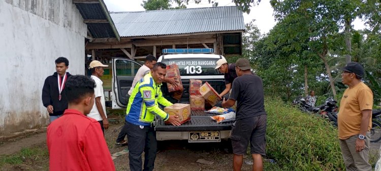 Sat Lantas Polres Manggarai Bersama GMNI Cabang Ruteng Salurkan Bantuan Logistik Korban Bencana Alam