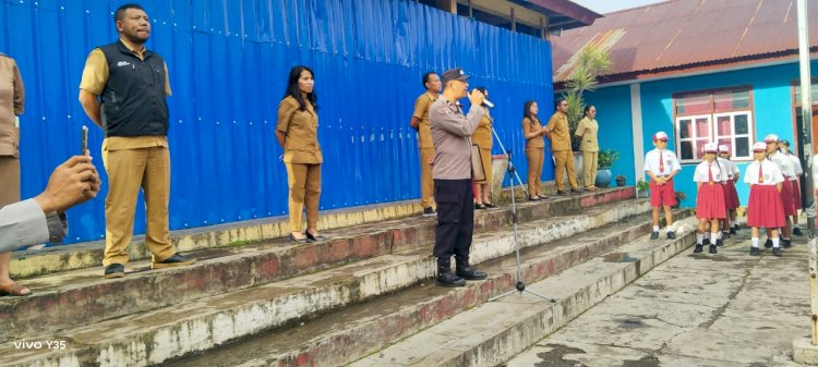 Kanit Binpolmas Polres Manggarai Pimpin Upacara dan Sosialisasikan Pencegahan Bullying di SDK Ruteng V