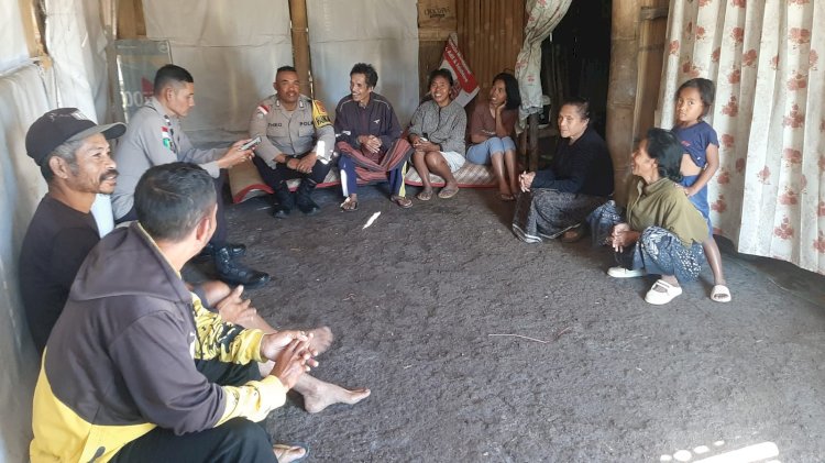 Bhabinkamtibmas Kelurahan Golodukal Lakukan Pengecekan Rumah Tidak Layak Huni Warga