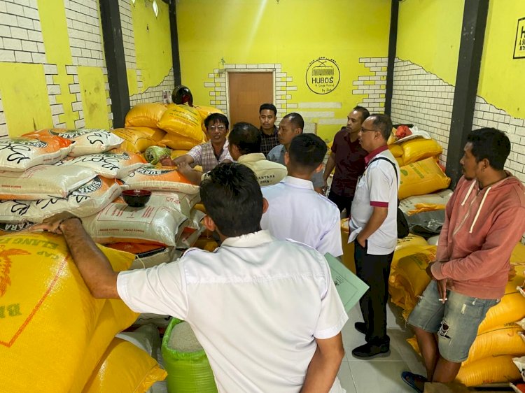 Jaga Stabilitas Pangan, Satgas Sapu Bersih Kabupaten Manggarai Pantau Harga Beras di Pasar Inpres Ruteng