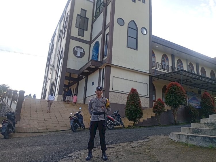 Personel Polres Manggarai Laksanakan Pengamanan Ibadah Minggu, Wujud Pelayanan dan Jaminan Keamanan bagi Umat