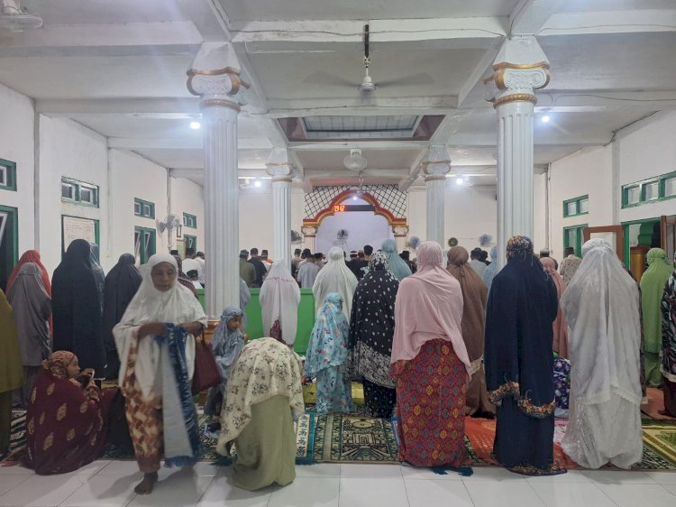 Polsek Reo Polres Manggarai Polda NTT Gelar Pengamanan Shalat Tarawih, Pastikan Situasi Kondusif Selama Ramadan 1447 H