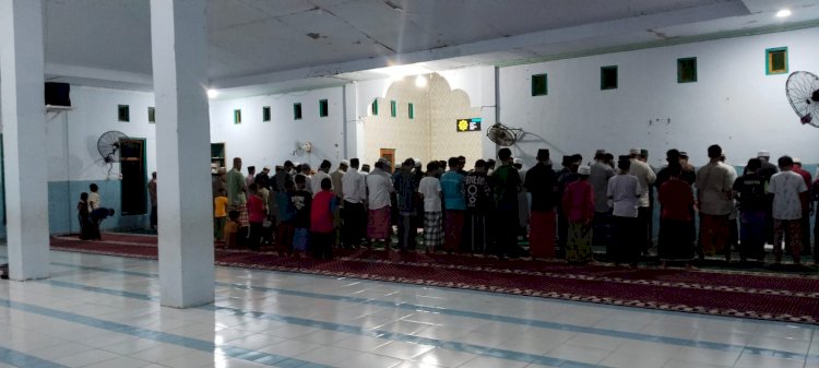 POLSEK SATAR MESE LAKSANAKAN PENGAMANAN SHOLAT TARAWIH RAMADAN 1447 H DI MASJID AL-MU’MININ NANGAPA’ANG