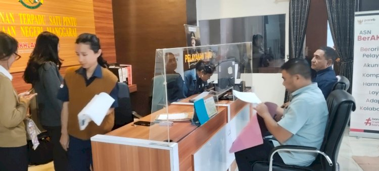Berkas P21, Sat Resnarkoba Polres Manggarai  Polda NTT, Serahkan Dua Tersangka Narkotika ke Kejaksaan.