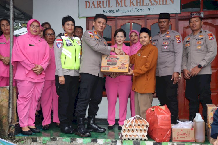 NTT Penuh Kasih, Ramadhan Penuh Berkah: Polres Manggarai Berbagi Takjil dan Buka Puasa Bersama