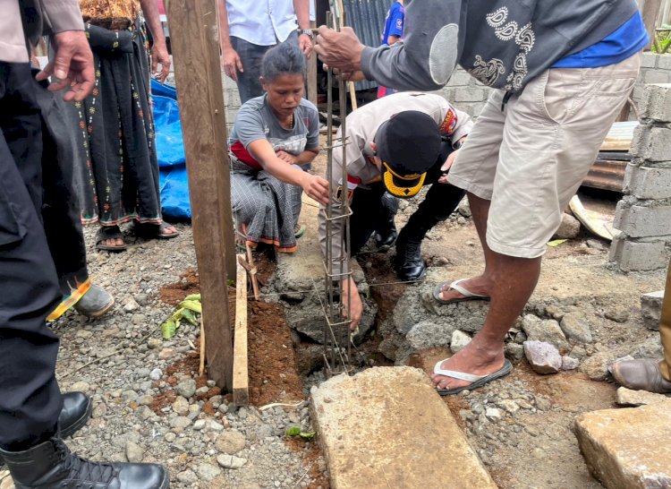 NTT PENUH KASIH, KAPOLRES MANGGARAI SALURKAN BANTUAN PEMBANGUNAN DUA UNIT RUMAH LAYAK HUNI DARI KAPOLDA NTT