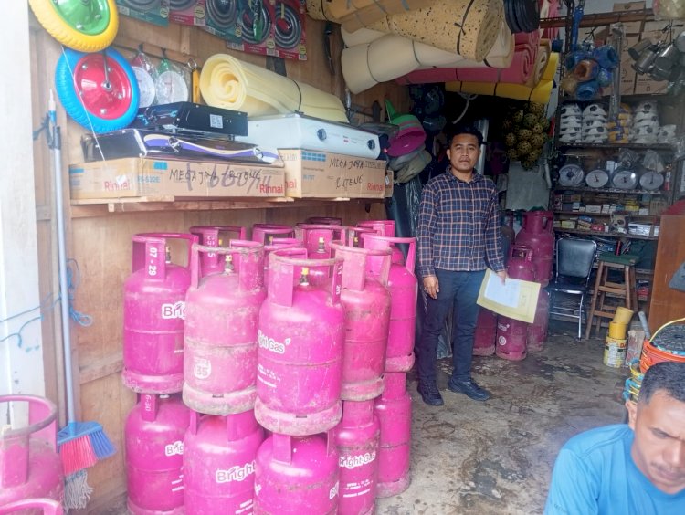 Pastikan Stok Aman Selama Ramadan, Polres Manggarai Pantau Harga LPG di Toko Mega Jaya