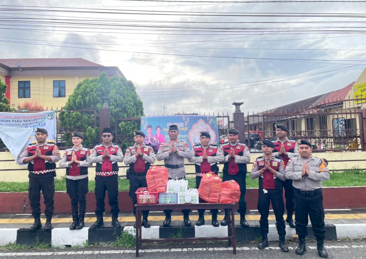 Bulan Ramadhan Penuh Berkah, Sat Samapta Polres Manggarai Bagikan Takjil kepada Masyarakat
