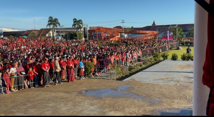 KAPOLRES MANGGARAI HADIRI IBADAH JUMAT AGUNG, RIBUAN UMAT NASRANI PADATI NATAS LABAR