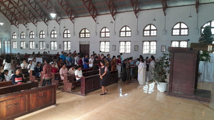 Bhabinkamtibmas Desa Buar Laksanakan Sambang dan Pengamanan Misa Paskah Kedua, Wujudkan Situasi Kondusif