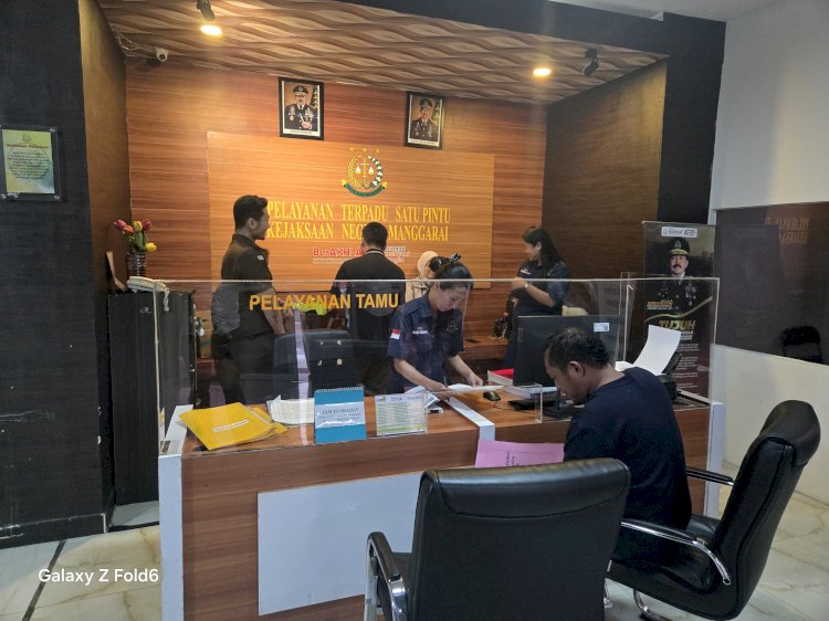 Babak Akhir Penanganan Kasus BBM Bersubsidi, Satreskrim Polres Manggarai Serahkan Tersangka dan Barang Bukti ke Kejaksaan