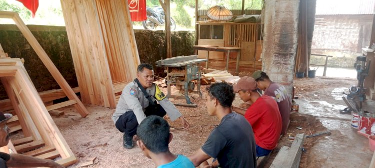 Bhabinkamtibmas Polres Manggarai Laksanakan Sambang dan Patroli Dialogis di Dusun Watu Miteng