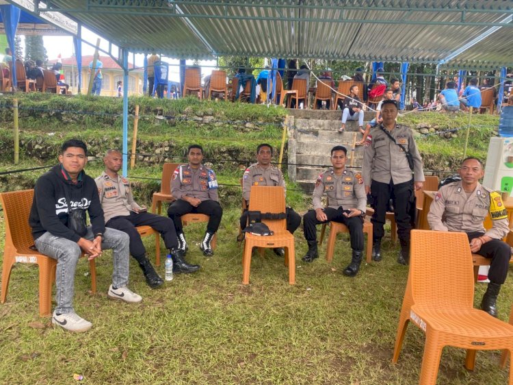 POLRES MANGGARAI LAKSANAKAN PENGAMANAN TURNAMEN SEPAK BOLA DAN VOLI DALAM RANGKA DIES NATALIS KE-67 UNIKA SANTU PAULUS RUTENG