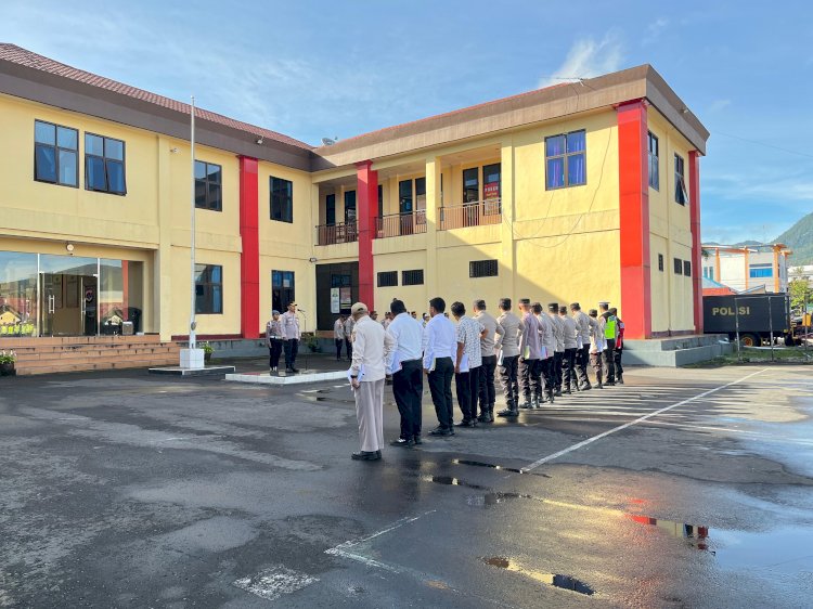 Wakapolres Manggarai Pimpin Apel Jam Pimpinan: Tegaskan Anggota Jaga Etika dan Hindari Perbuatan Negatif.