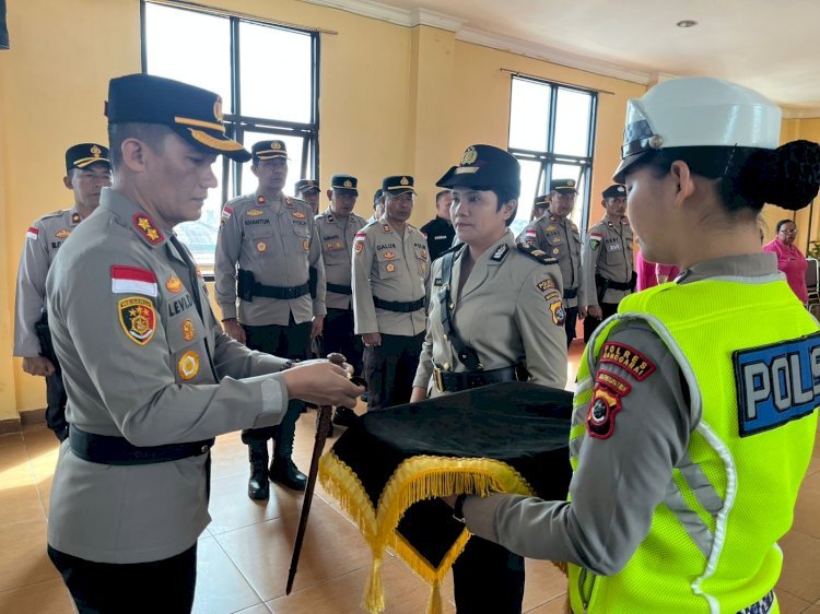 Kapolres Manggarai Pimpin Upacara Penyerahan Jabatan Kasat Lantas