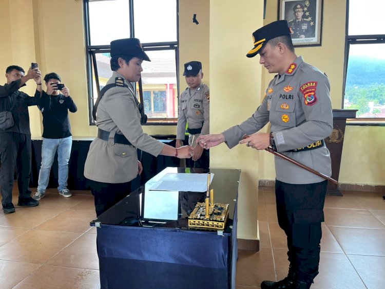Kapolres Manggarai Pimpin Upacara Penyerahan Jabatan Kasat Lantas
