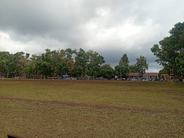 POLRES MANGGARAI AMANKAN TURNAMEN SEPAK BOLA DAN BOLA VOLI DALAM RANGKA DIES NATALIS KE-67 UNIKA SANTU PAULUS RUTENG