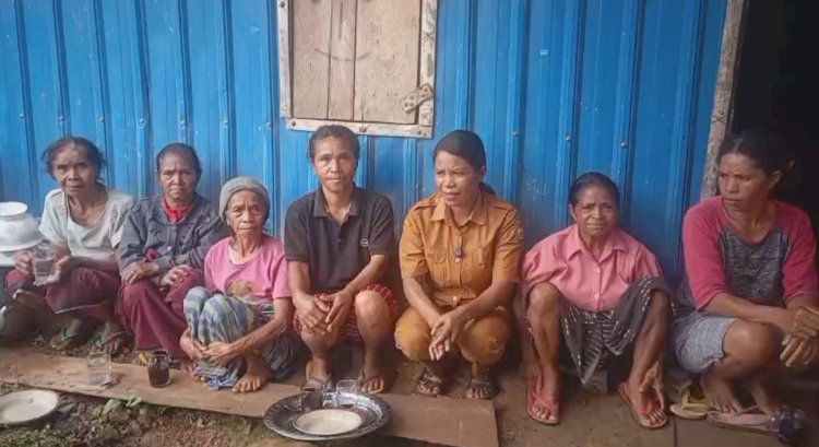 Dekati Hati Rakyat, Bhabinkamtibmas Polsek Lelak Gelar Aksi Sosial 