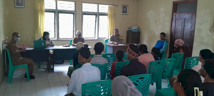 BHABINKAMTIBMAS DESA BUAR MONITOR PENYALURAN BLT DANA DESA SERTA SAMPAIKAN HIMBAUAN KAMTIBMAS KEPADA MASYARAKAT