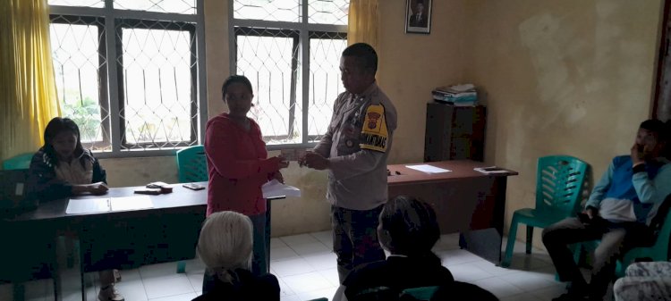 BHABINKAMTIBMAS DESA BUAR MONITOR PENYALURAN BLT DANA DESA SERTA SAMPAIKAN HIMBAUAN KAMTIBMAS KEPADA MASYARAKAT