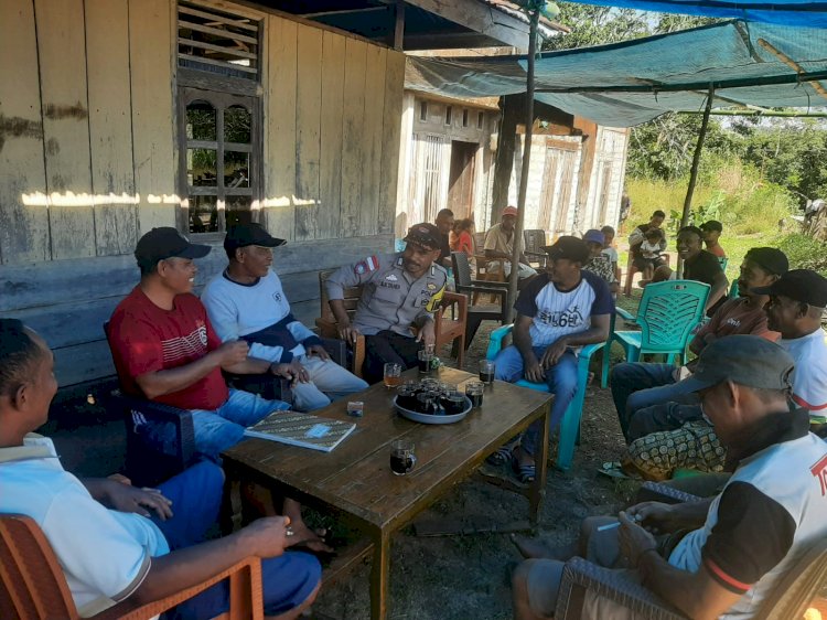 Bhabinkamtibmas Reok Barat Hadiri Acara Syukuran Warga, Sampaikan Pesan Kamtibmas kepada Masyarakat Kampung Talang