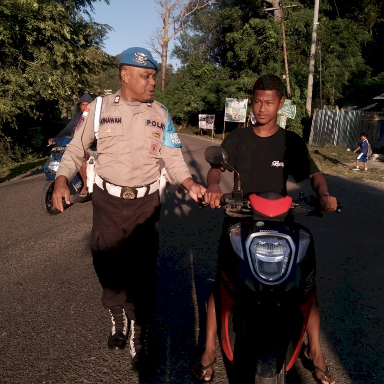 POLSEK REO POLRES MANGGARAI LAKSANAKAN PENGATURAN PAGI, CIPTAKAN KAMSELTIBCAR LANTAS YANG KONDUSIF DI WILAYAH REO