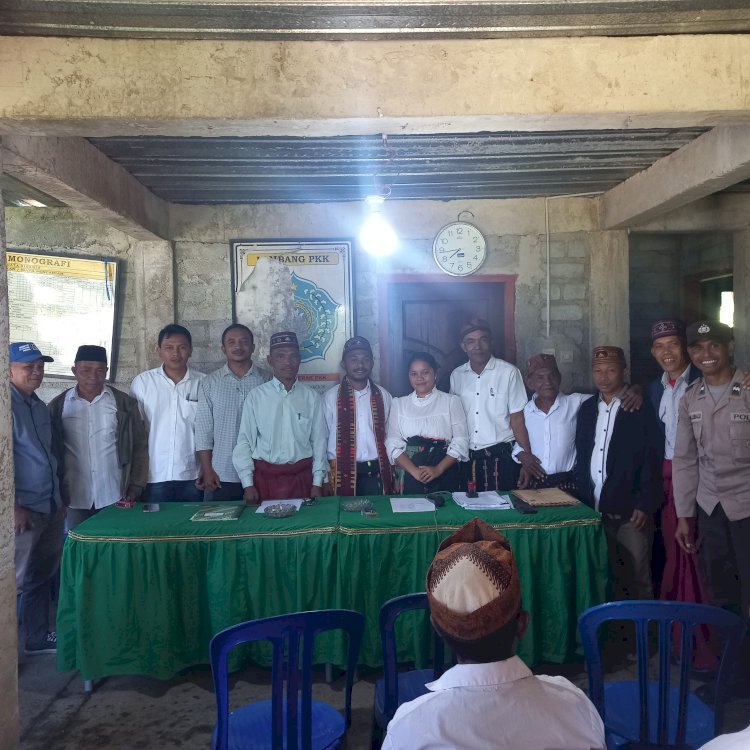 Bhabinkamtibmas Rahong Utara Kawal dan Amankan Pendaftaran Bakal Calon Kepala Desa Golo Langkok