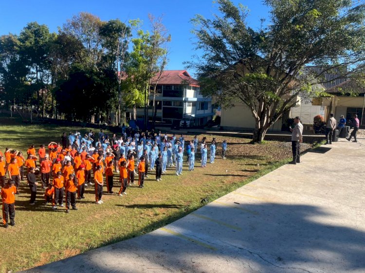 Sat Binmas Polres Manggarai Tanamkan Disiplin dan Kesadaran Hukum Melalui Sosialisasi Binpolmas dan Pelatihan PBB bagi Mahasiswa Unika Santu Paulus Ruteng
