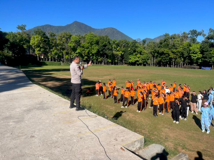 Sat Binmas Polres Manggarai Tanamkan Disiplin dan Kesadaran Hukum Melalui Sosialisasi Binpolmas dan Pelatihan PBB bagi Mahasiswa Unika Santu Paulus Ruteng