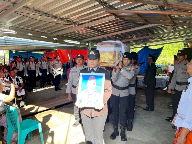 Wujud Penghormatan Terakhir, Polres Manggarai Gelar Upacara Pemakaman Dinas Secara Khidmat untuk Purnawirawan Serma Maxwell Neno Baaf