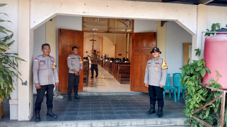 POLSEK REO LAKSANAKAN PENGAWALAN DAN PENGAMANAN PROSESI SAKRAMEN MAHA KUDUS CORPUS CHRISTI, RATUSAN UMAT KATOLIK IKUTI PERARAKAN DENGAN KHIDMAT