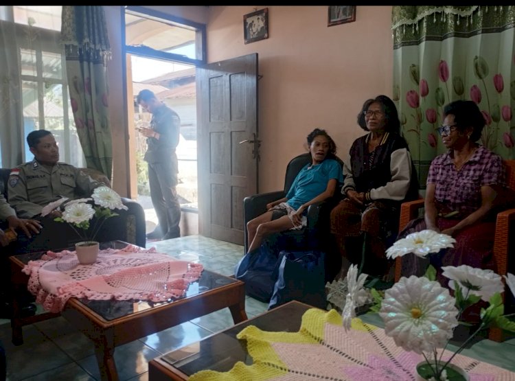 MENYAMBUT HARI BHAYANGKARA KE-80, SATUAN BINMAS POLRES MANGGARAI BERBAGI KASIH DENGAN MENYALURKAN SEMBAKO KEPADA PENYANDANG DISABILITAS