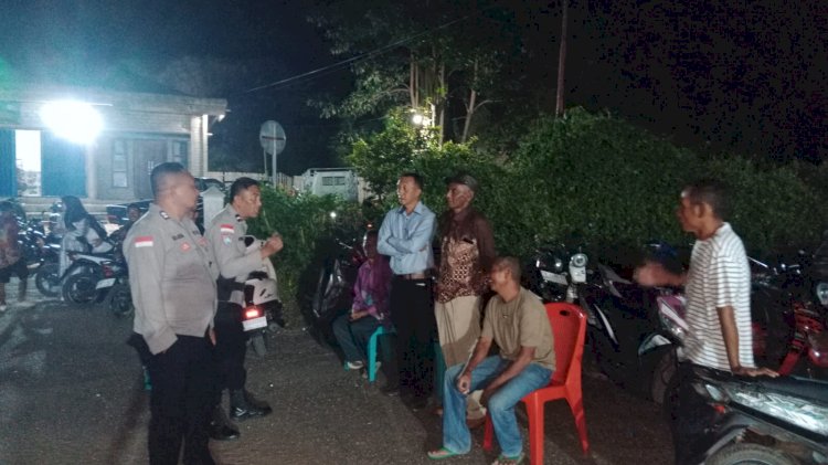 WUJUDKAN KAMTIBMAS YANG KONDUSIF, BHABINKAMTIBMAS POLSEK REO POLRES MANGGARAI HADIRI RESEPSI PERNIKAHAN DAN SAMPAIKAN PESAN HUMANIS MERAWAT KEAMANAN DAN KETERTIBAN